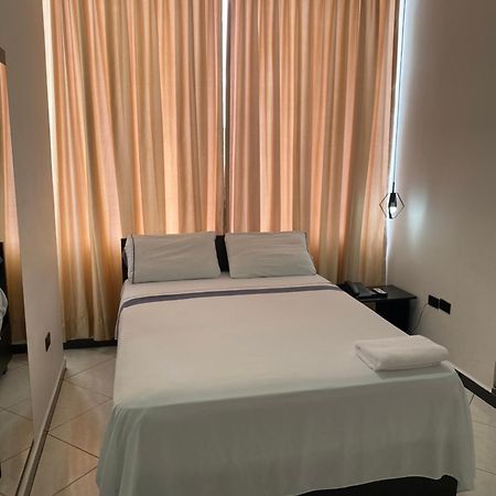 סנטו דומינגו דה לוס קולורדוס Bryss Hotel מראה חיצוני תמונה